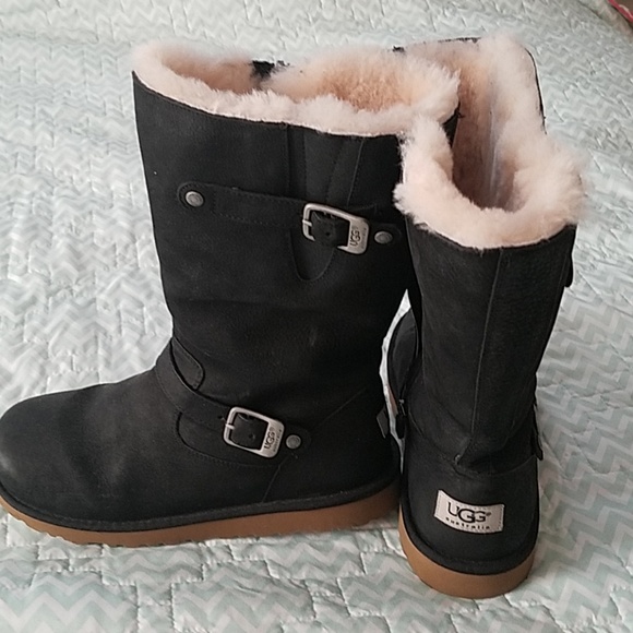 Youth UGG boots - Picture 1 of 2